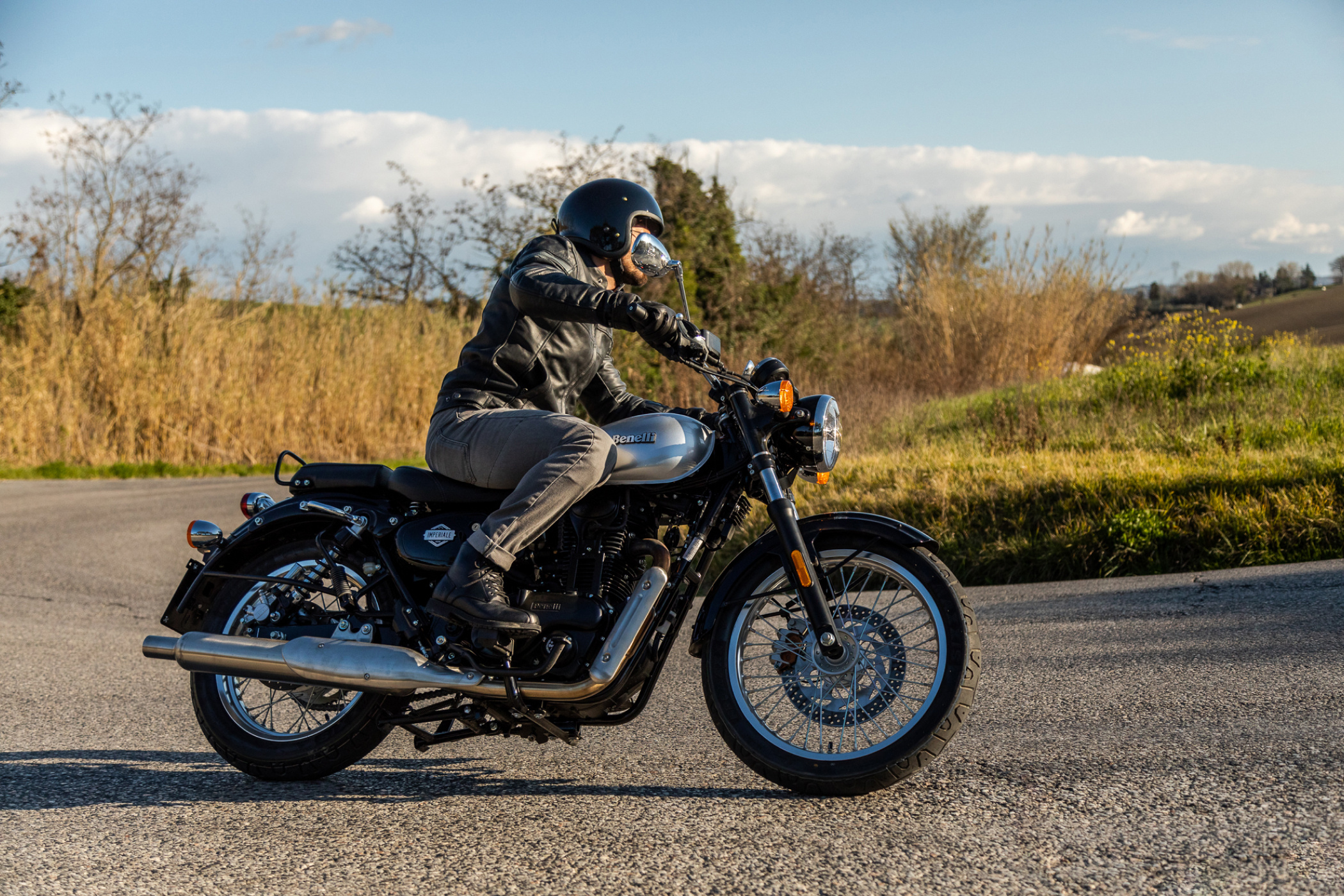 Benelli Imperiale 400 for rent in Santiago