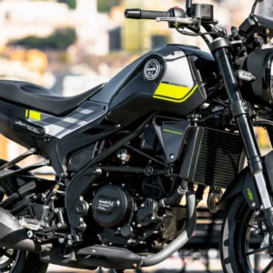 Alquiler de Benelli Leoncino 250 en Santiago de Compostela | Franky Moto Adventures