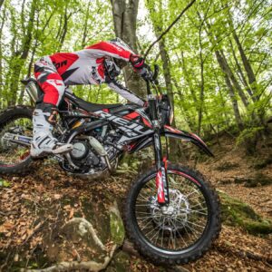 Alquiler de Rieju MRT 125 enduro en Santiago de Compostela | Franky Moto Adventures