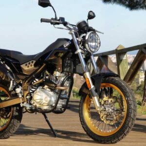 Alquiler de Rieju Tango Scrambler 125 en Santiago de Compostela | Franky Moto Adventures